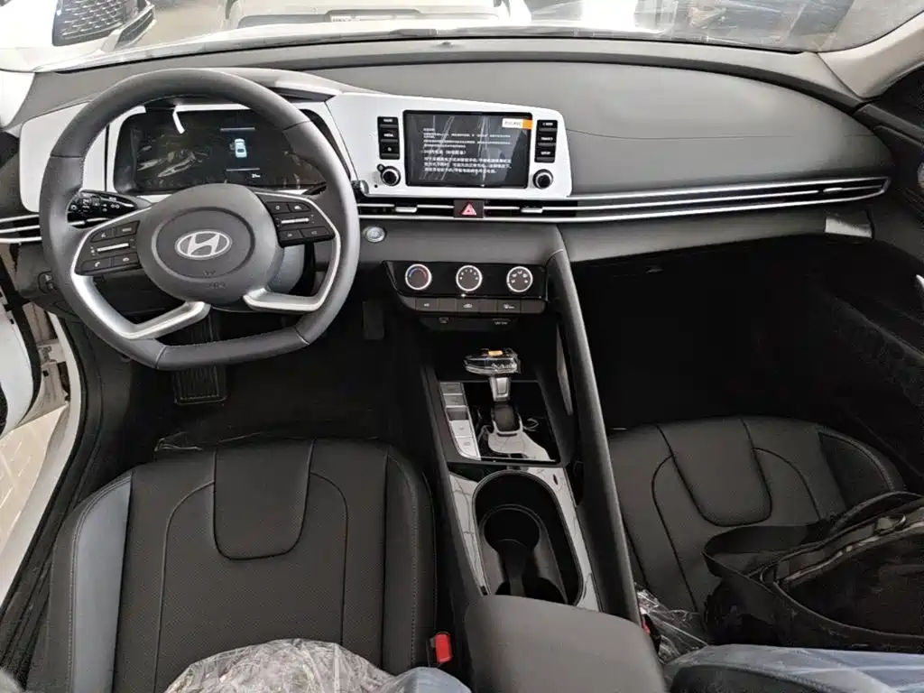 Hyundai Elantra — миниатюра 10