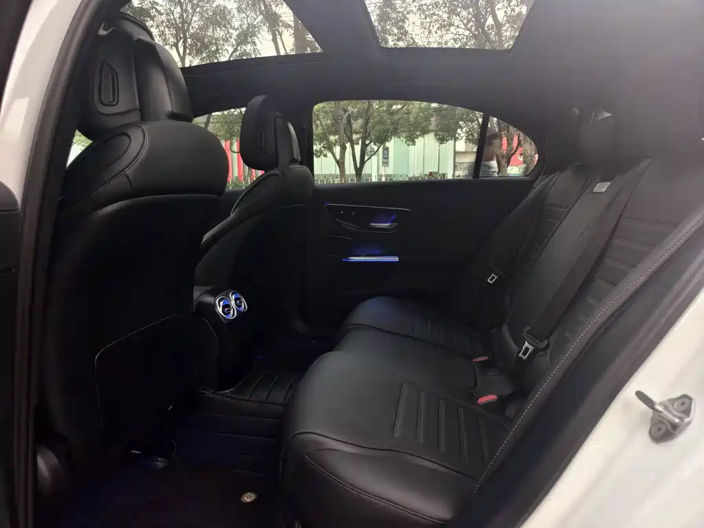 Mercedes-Benz C-Class — миниатюра 7