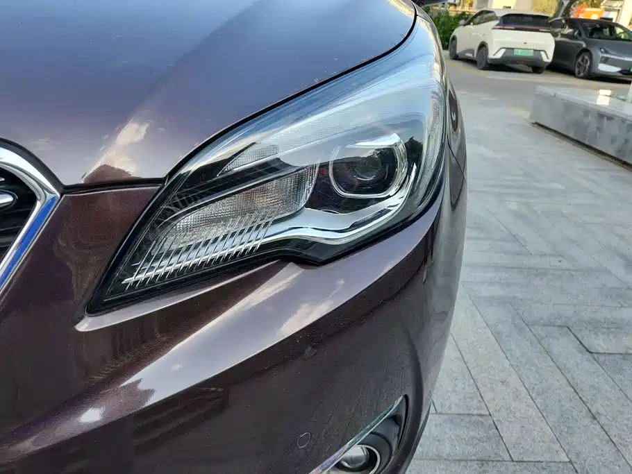 Buick Envision Plus — миниатюра 5