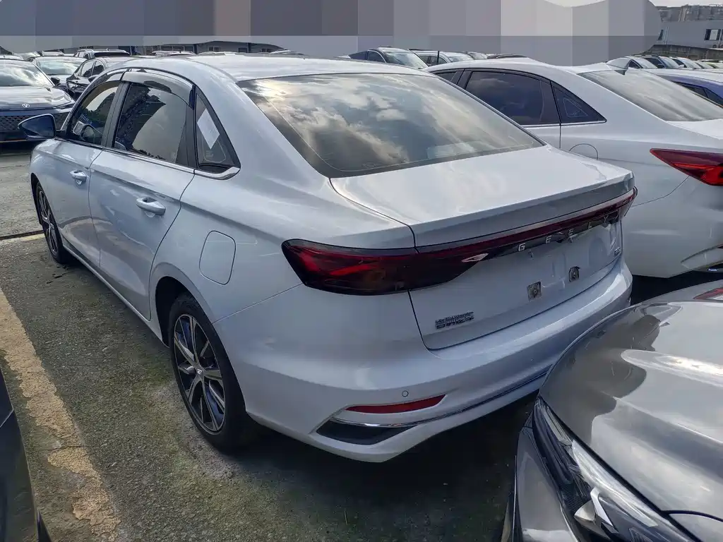 Geely Emgrand — миниатюра 15
