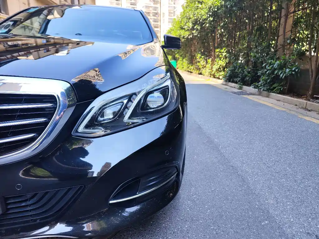 Mercedes-Benz E-Class — миниатюра 2