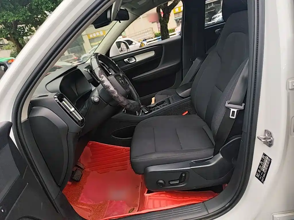 Volvo XC40 — миниатюра 15