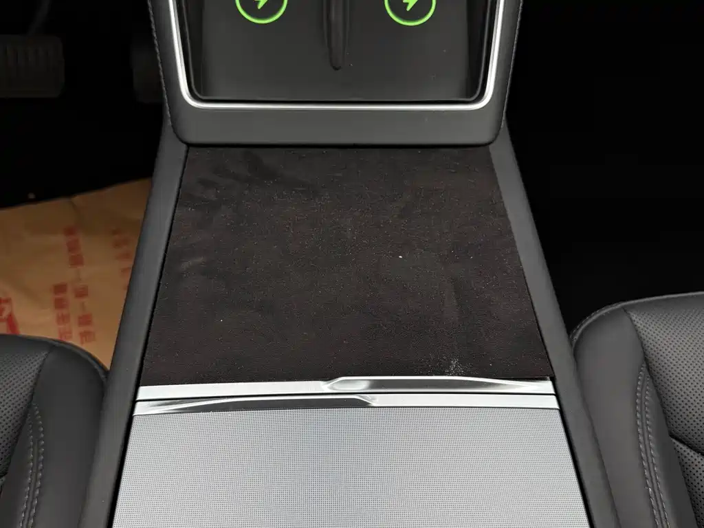 Tesla Model Y — миниатюра 26