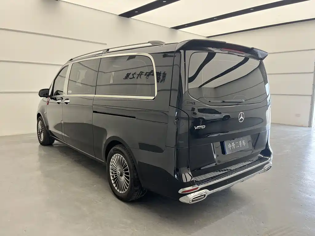 Mercedes-Benz Vito 2023 2.0T 7 мест
