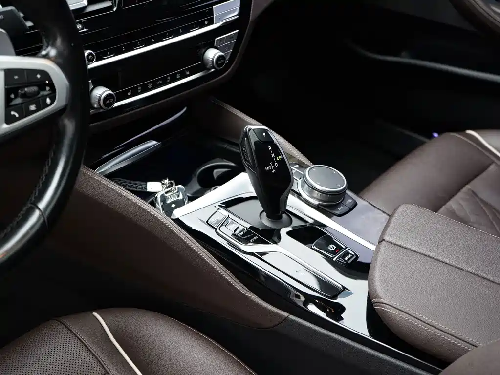BMW 5 Series — миниатюра 15