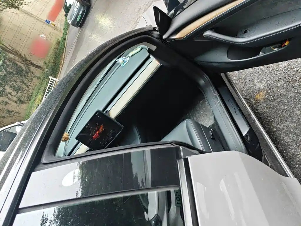 Tesla Model 3 — миниатюра 18