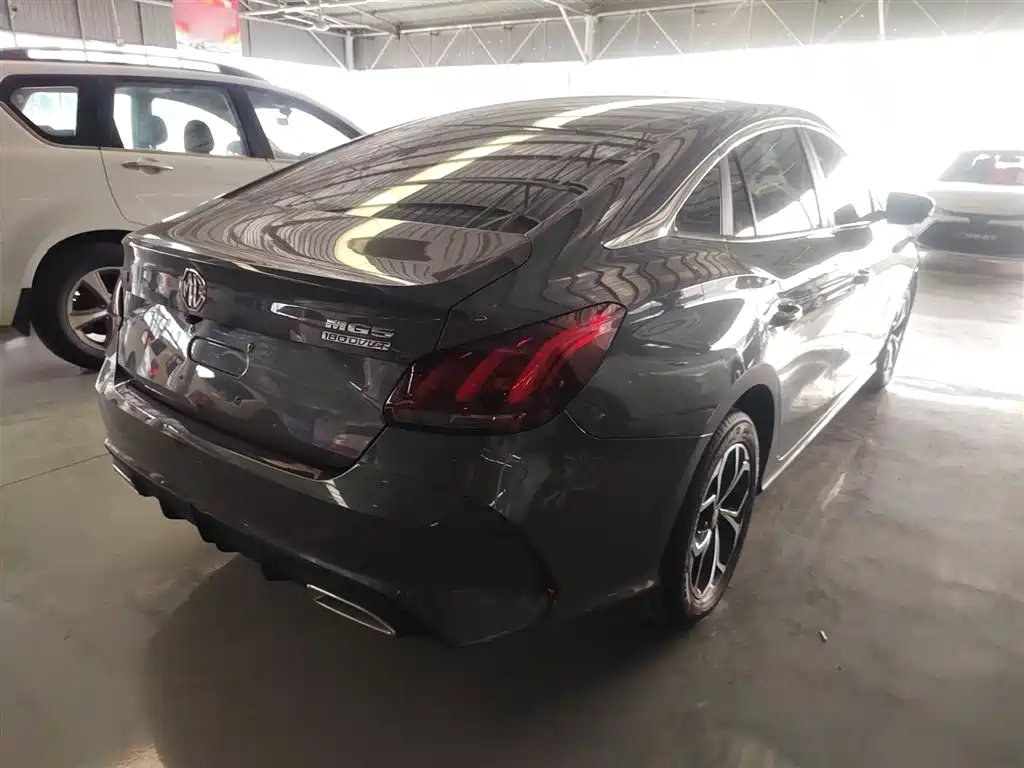 MG 5 2022 180DVVT CVT Flagship