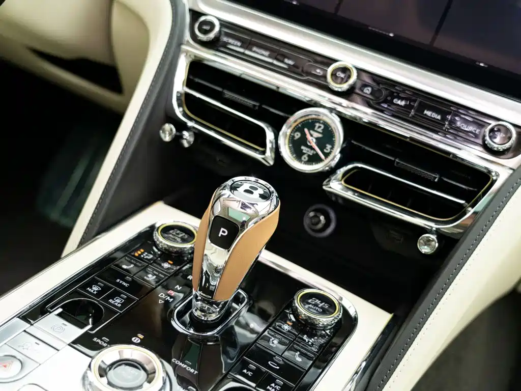 Bentley Flying Spur PHEV — миниатюра 22