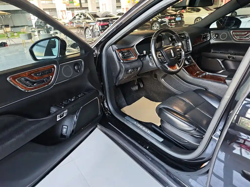 Lincoln Continental — миниатюра 16