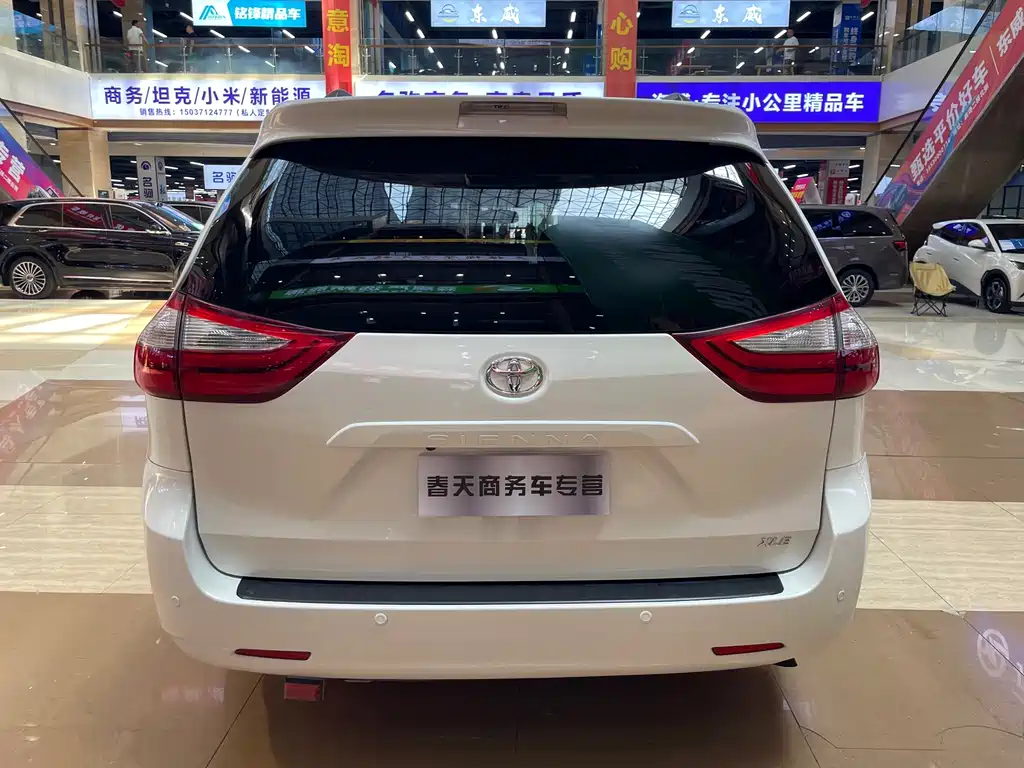 Toyota Sienna — миниатюра 6