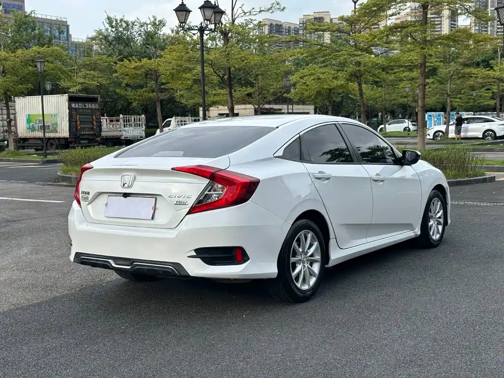 Honda Civic — миниатюра 18