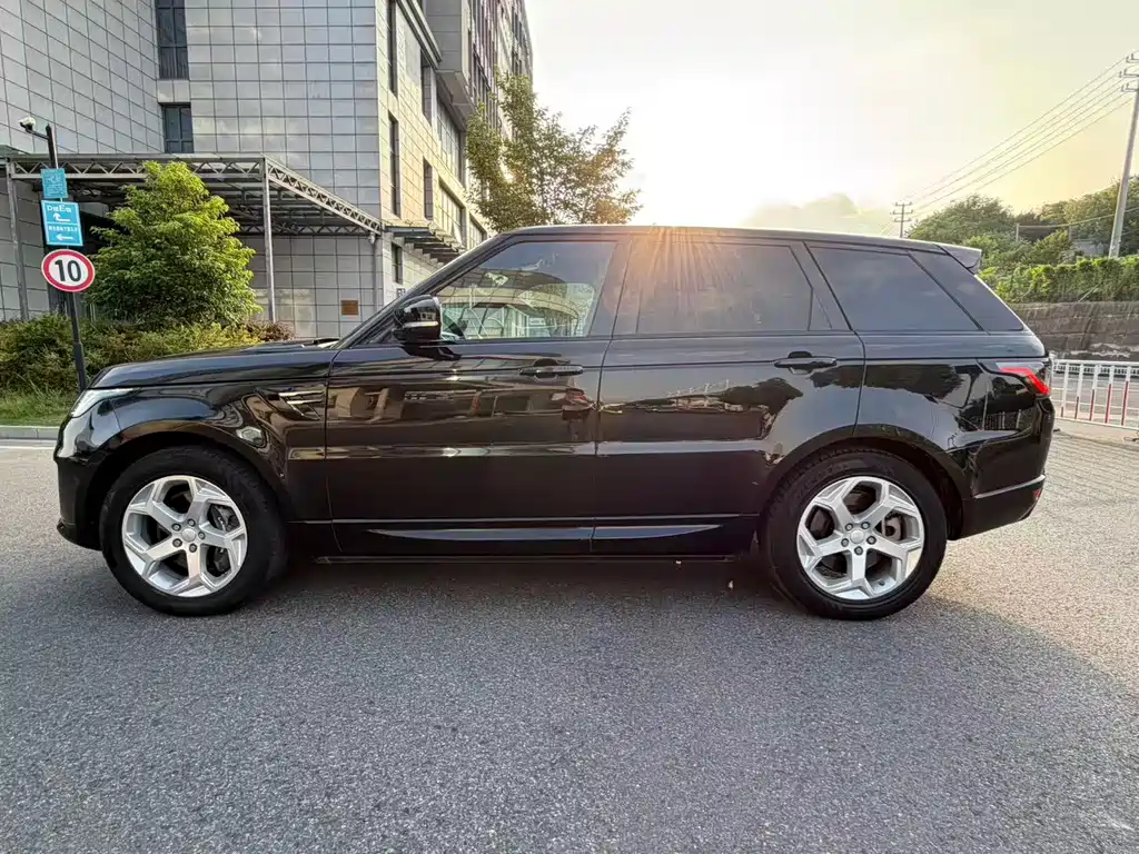Land Rover Sport PHEV — миниатюра 18