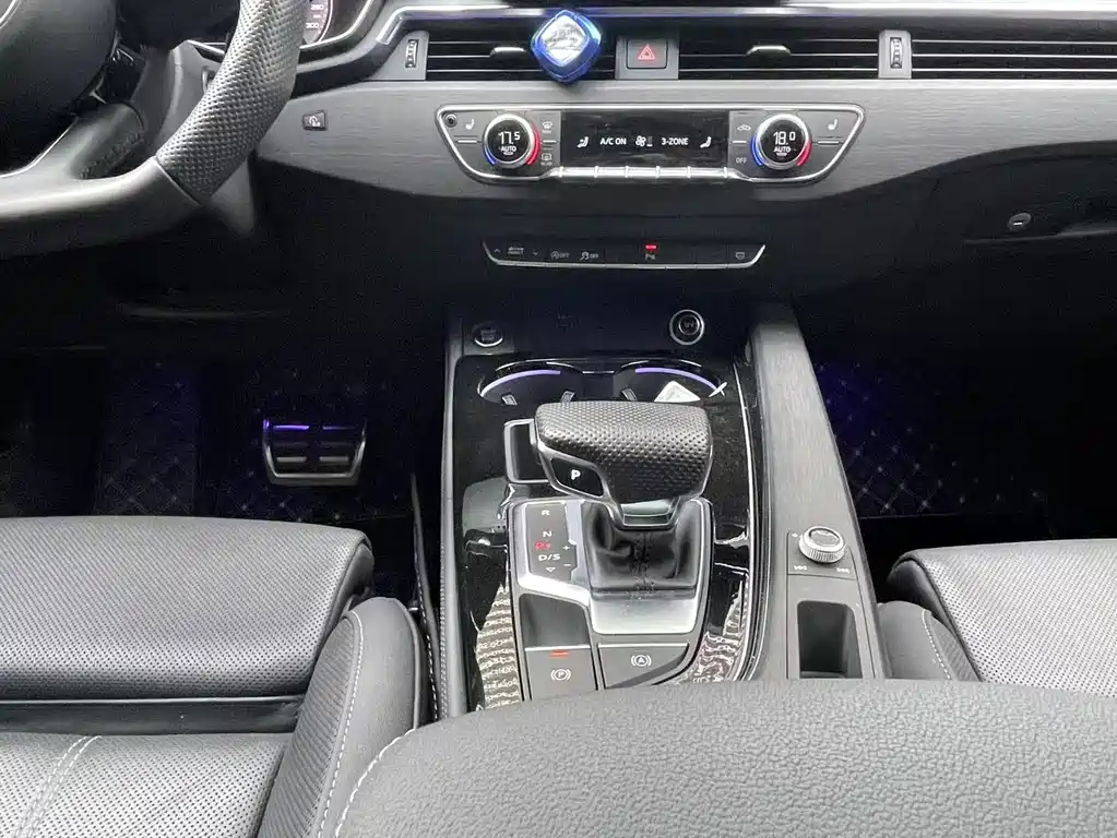 Audi A4L — миниатюра 12