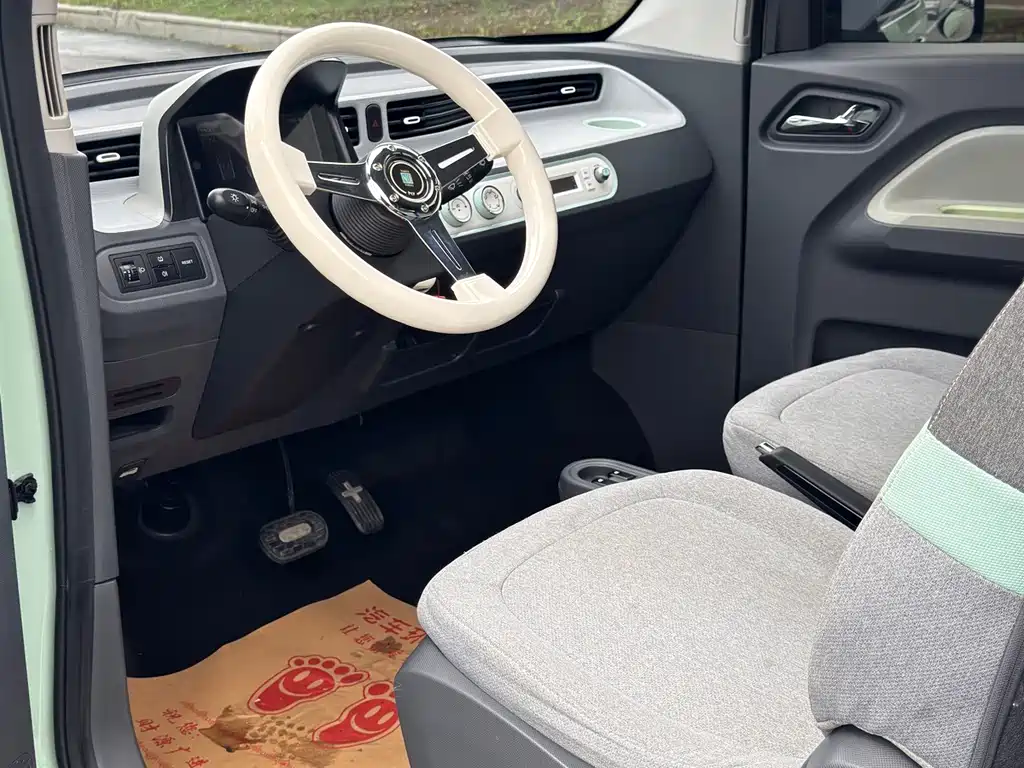 Wuling MINIEV — миниатюра 5