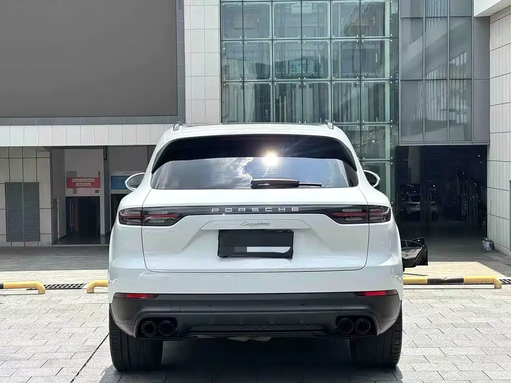 Porsche Cayenne — миниатюра 10