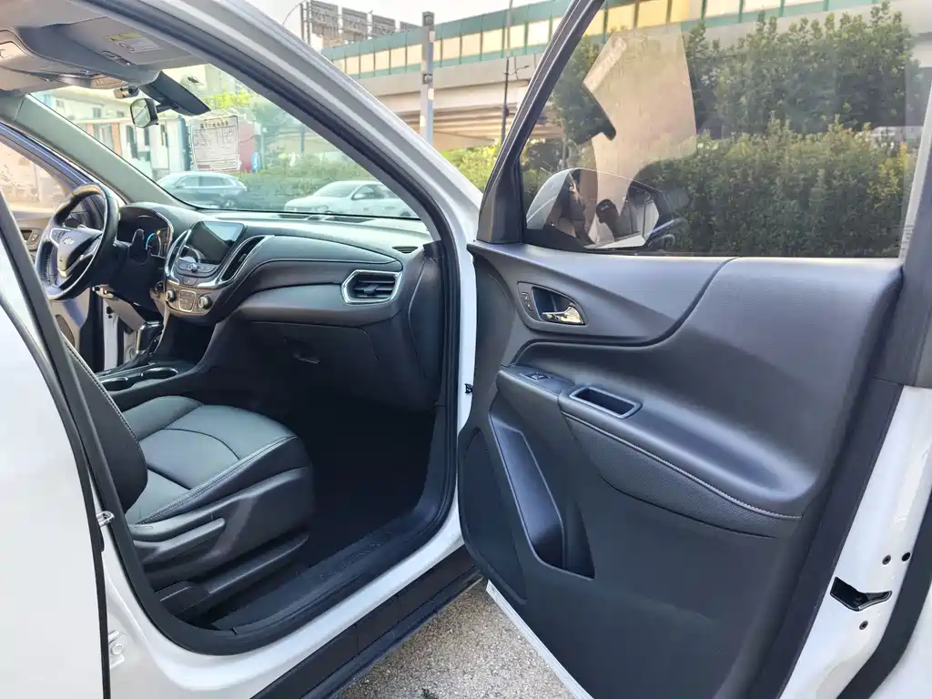 Chevrolet Equinox — миниатюра 9