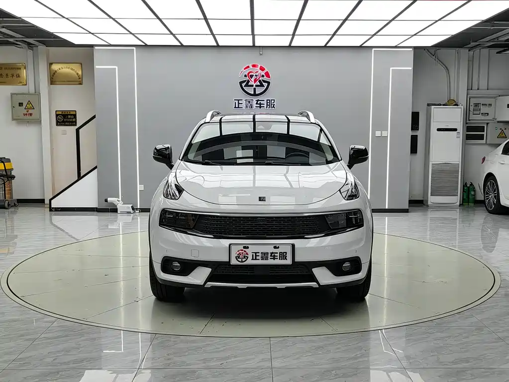 Lynk & Co 01 EM-P — миниатюра 2