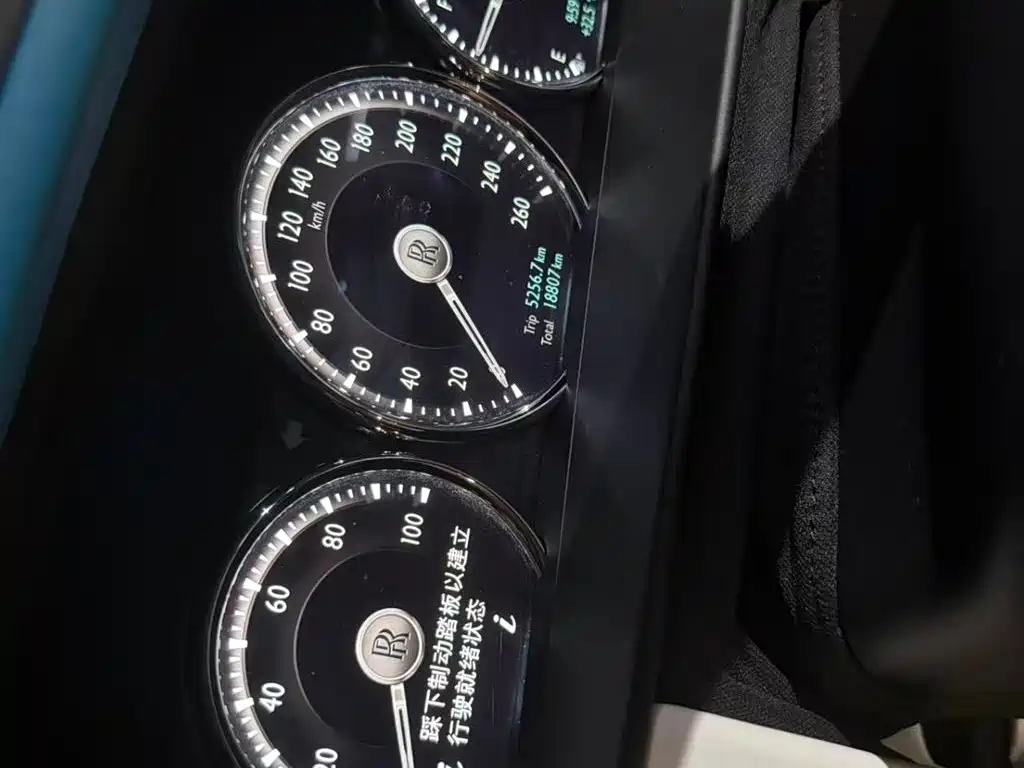 Rolls-Royce Cullinan 2018 мест