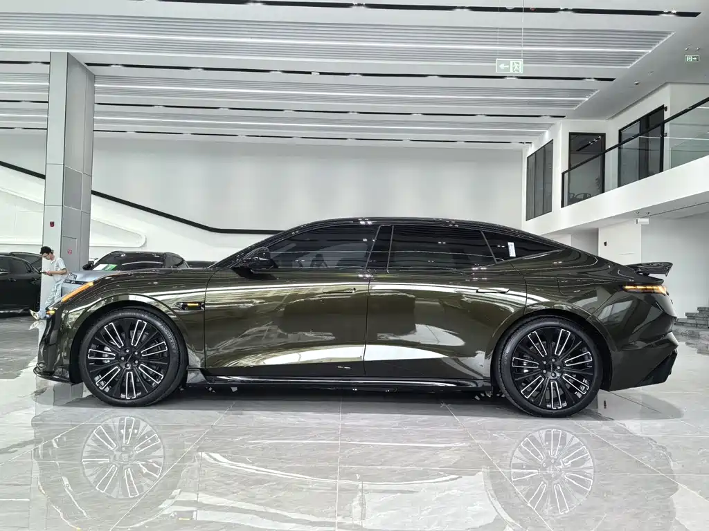 Lynk & Co 10 — миниатюра 3