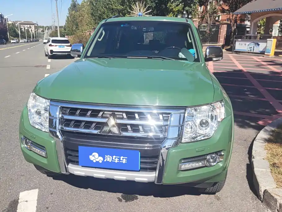 Mitsubishi Pajero (Import) — миниатюра 2