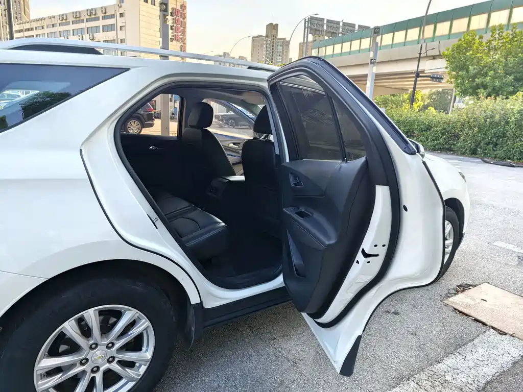 Chevrolet Equinox — миниатюра 11