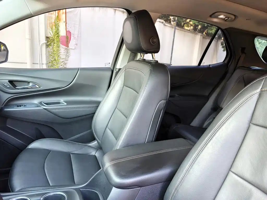 Chevrolet Equinox — миниатюра 17