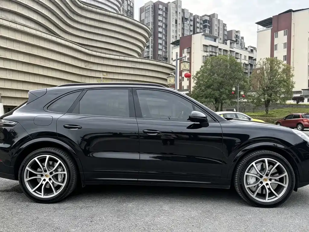 Porsche Cayenne — миниатюра 3