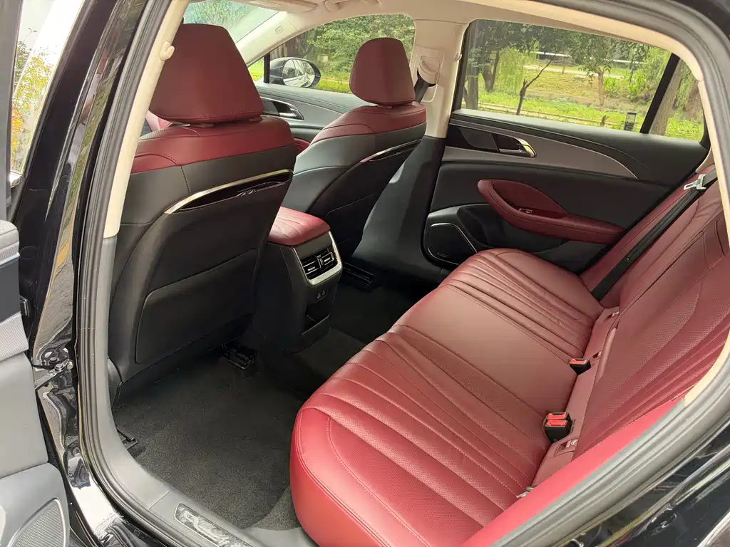 Hongqi Hongqi H5 — миниатюра 7
