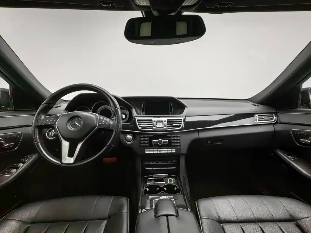 Mercedes-Benz E-Class — миниатюра 5