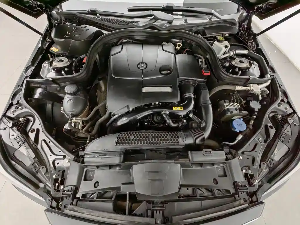 Mercedes-Benz E-Class — миниатюра 6
