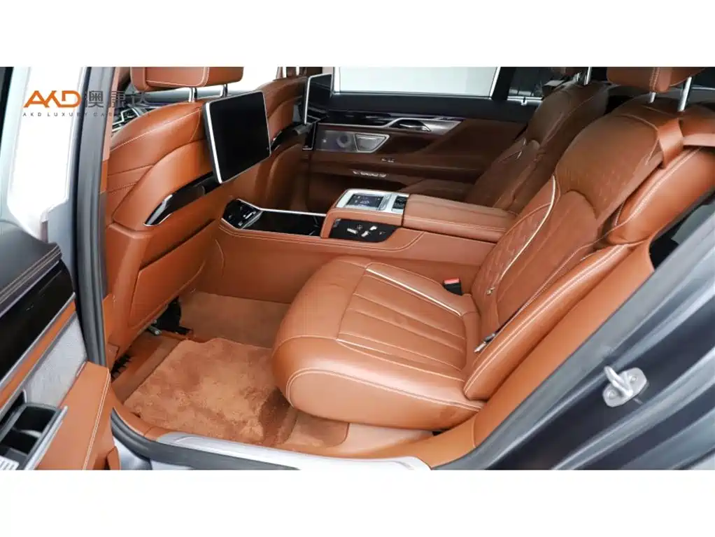 BMW 7 Series — миниатюра 7