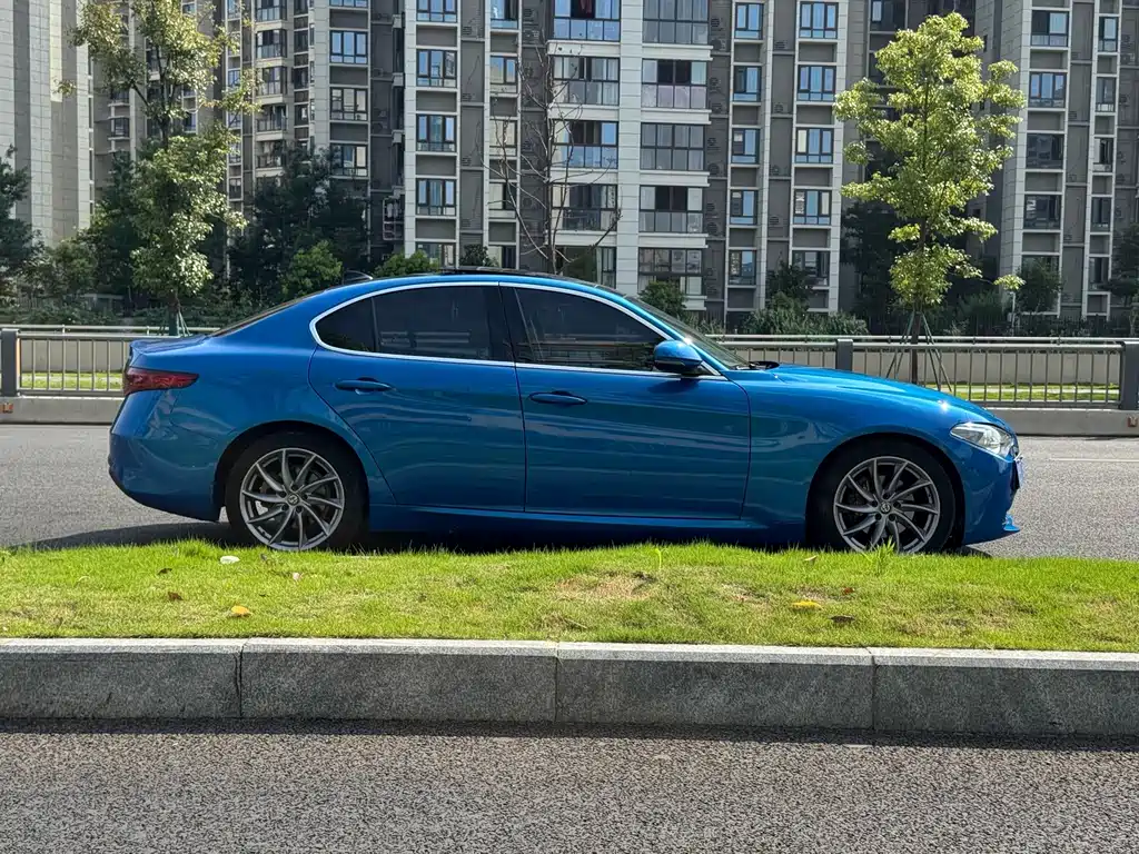 Alfa Romeo Giulia — миниатюра 14