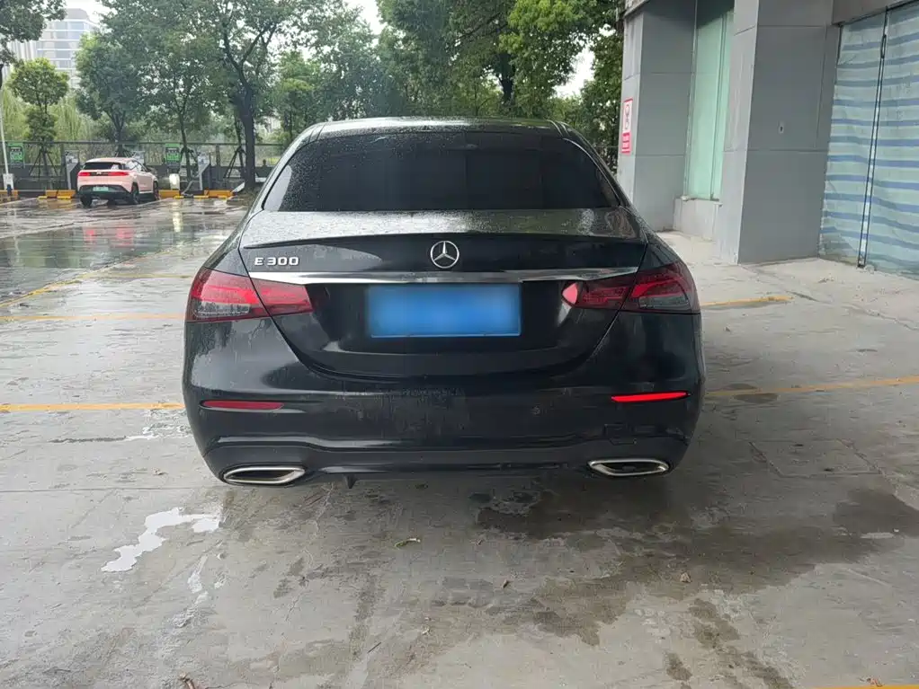 Mercedes-Benz E-Class (Import) — миниатюра 15