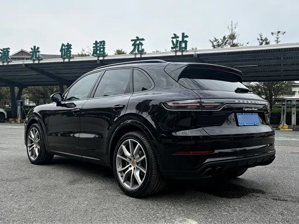 Porsche Cayenne — миниатюра 7