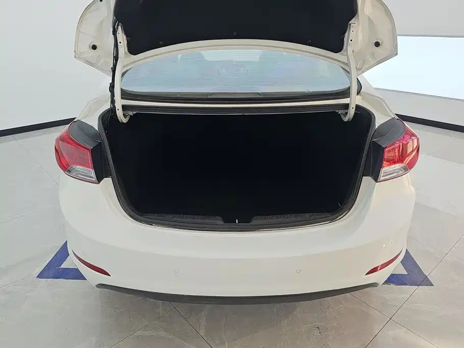 Hyundai Elantra Langdong — миниатюра 4