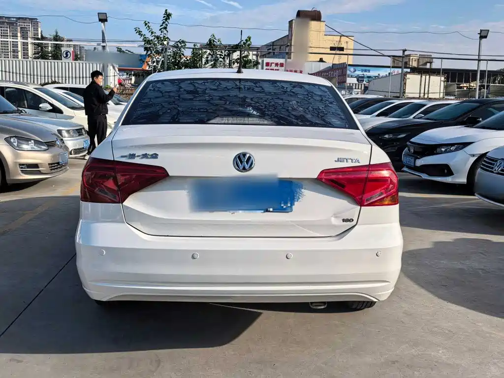 Volkswagen Jetta — миниатюра 6