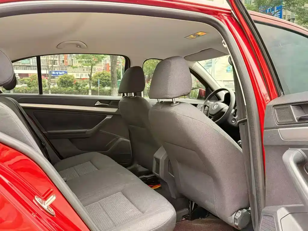 Volkswagen Lavida — миниатюра 3