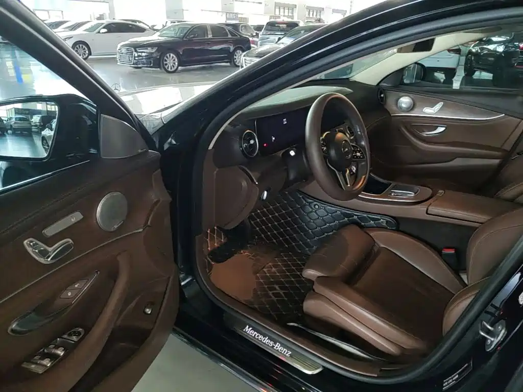 Mercedes-Benz E-Class — миниатюра 16