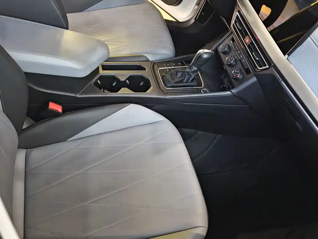 Volkswagen Lavida — миниатюра 4