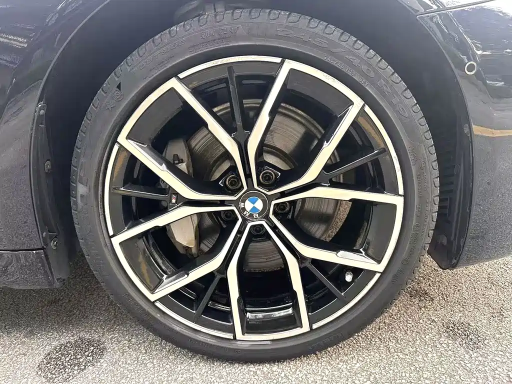 BMW 5 Series — миниатюра 6