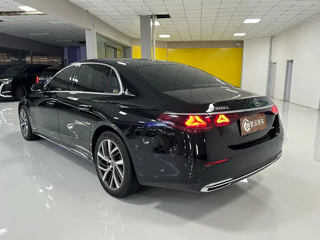 Mercedes-Benz E-Class — миниатюра 7