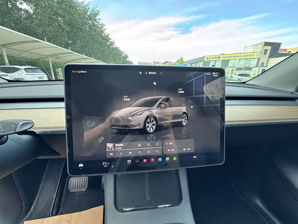 Tesla Model Y — миниатюра 12