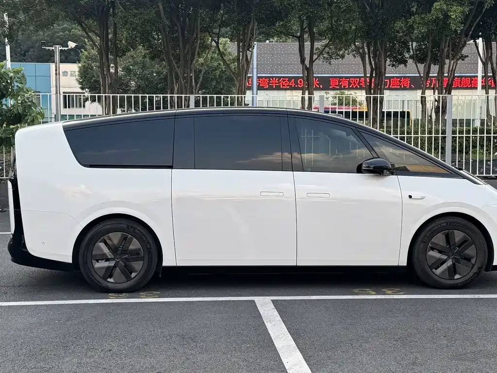 Li Auto Li MEGA — миниатюра 9