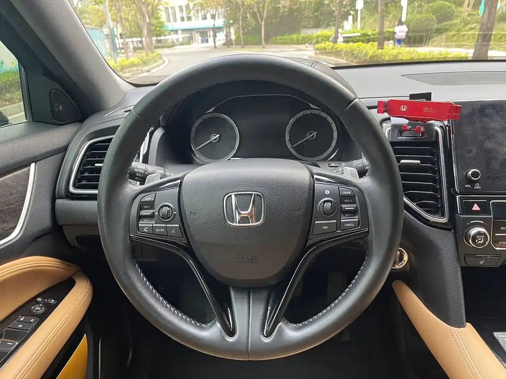 HONDA UR V