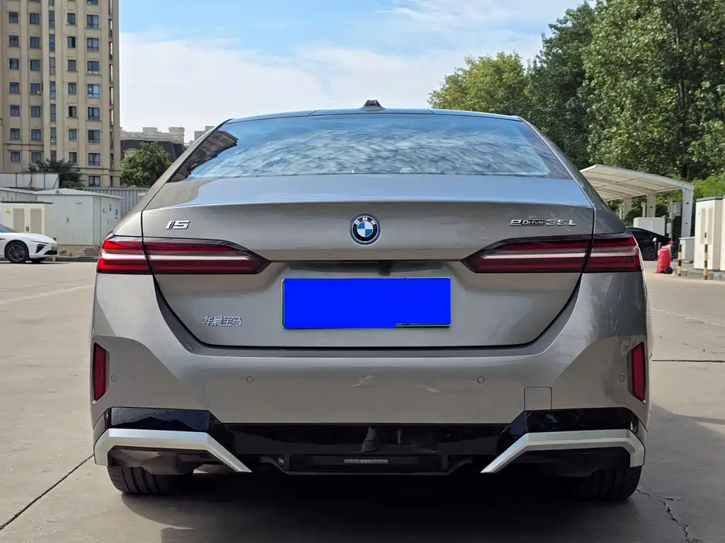 BMW i5 — миниатюра 5