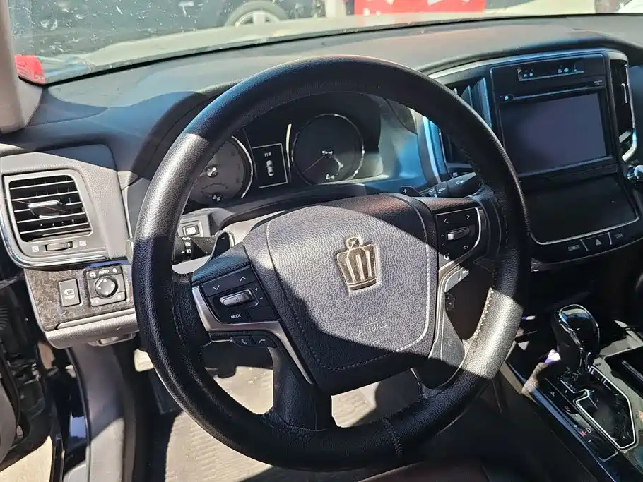 Toyota Crown — миниатюра 10