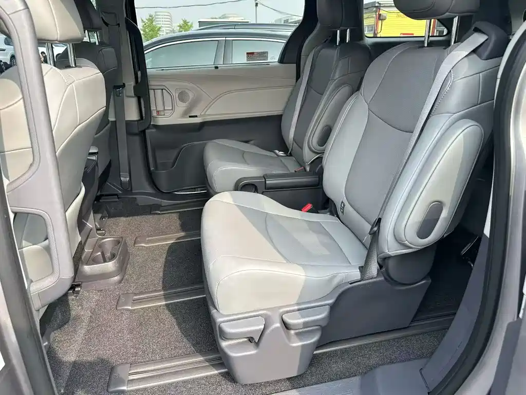 Toyota Sienna 2024 2.5L Luxury