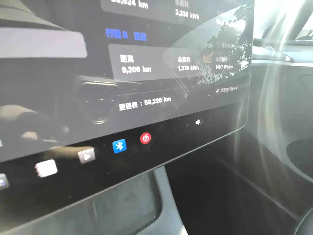 Tesla Model Y — миниатюра 11
