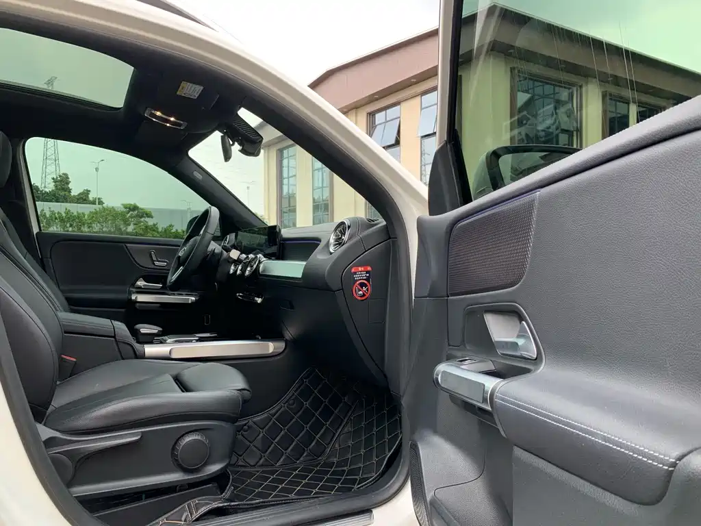 Mercedes-Benz GLB — миниатюра 16