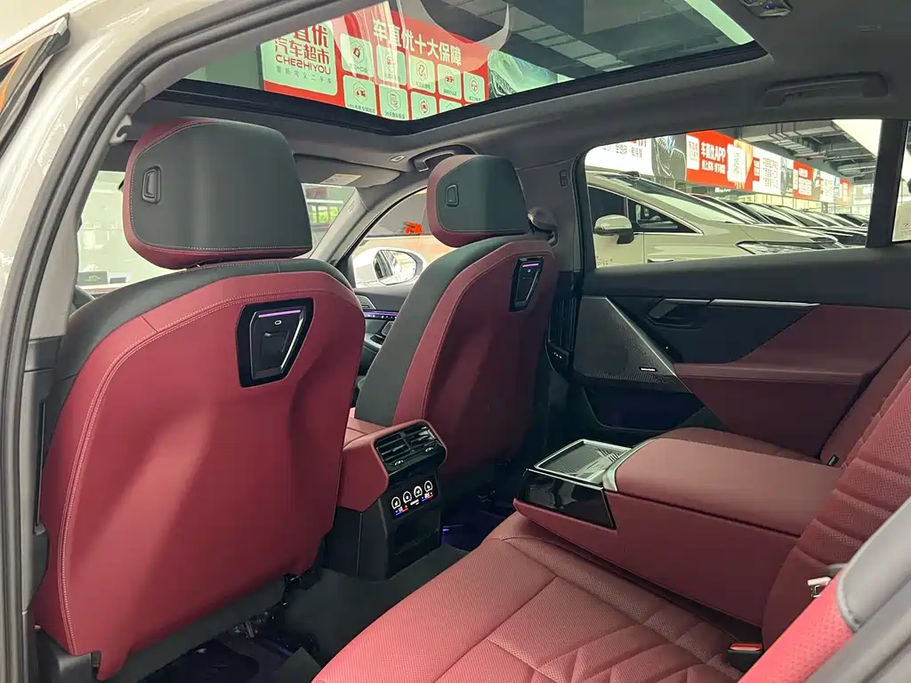 BMW 5 Series — миниатюра 11